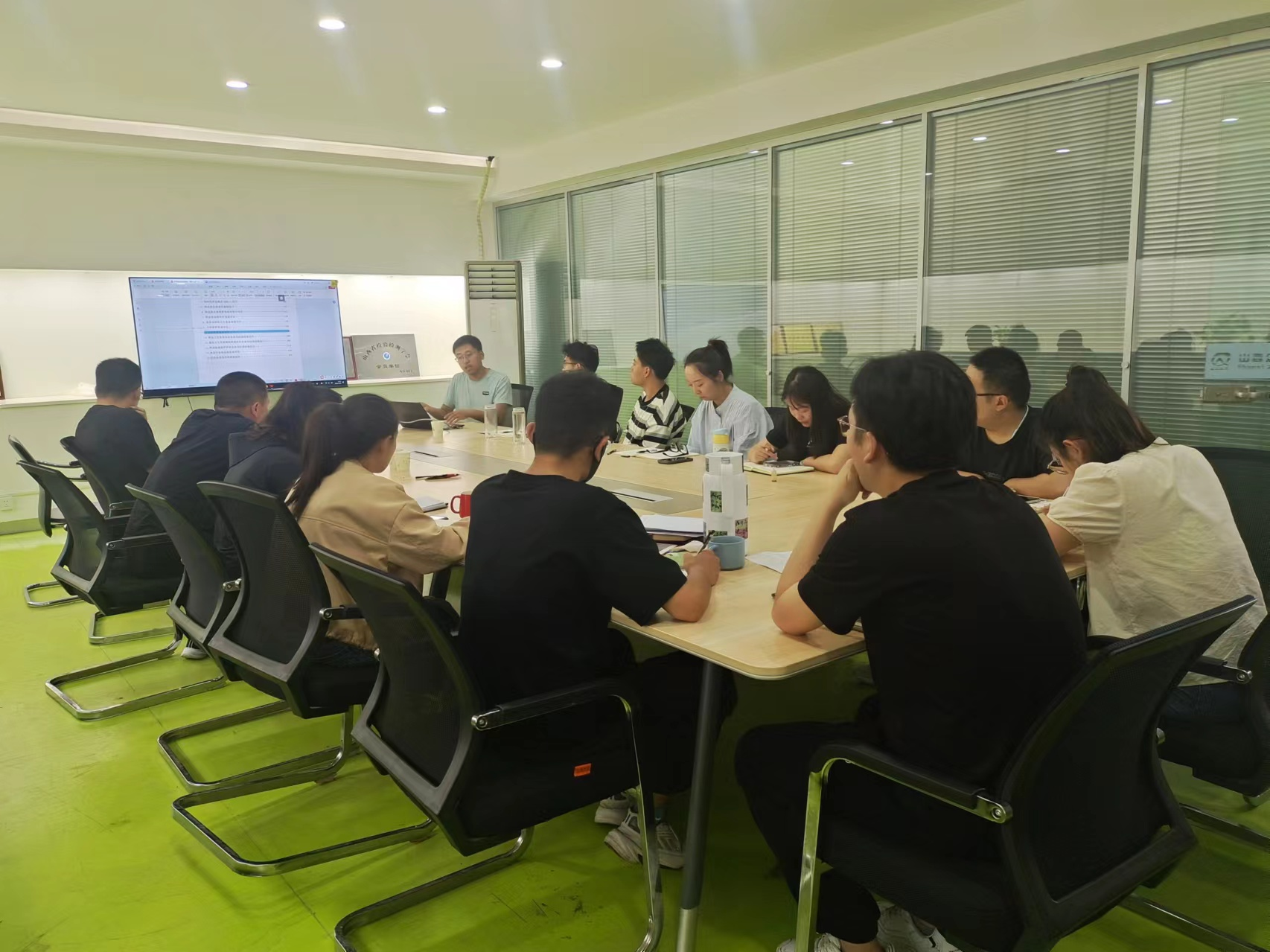 职业卫生技术负责人组织本部门专业技术人员进行集中学习培训