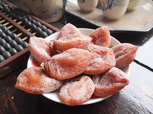 柿饼上的柿霜有何功效呢？