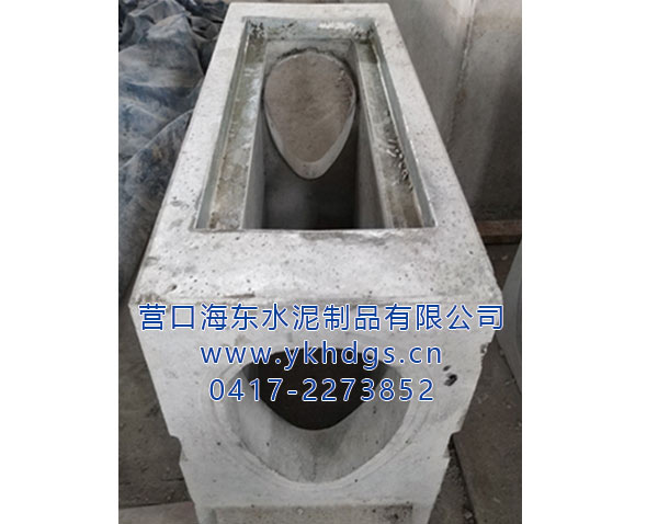 有集水清污口的卵形槽