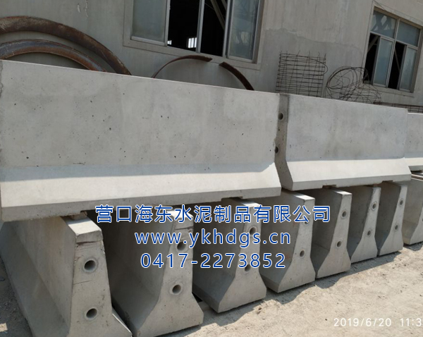 公路隔离墩 (1)