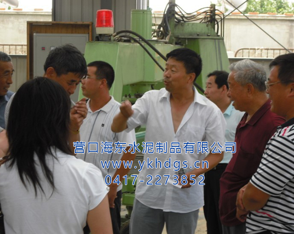 我公司领导与来我公司的专家、同仁交流1