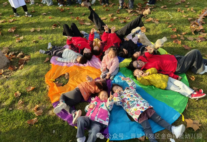 金色摇篮幼儿园「拾秋记」｜与秋天撞个满怀，赴一场自然的约会！