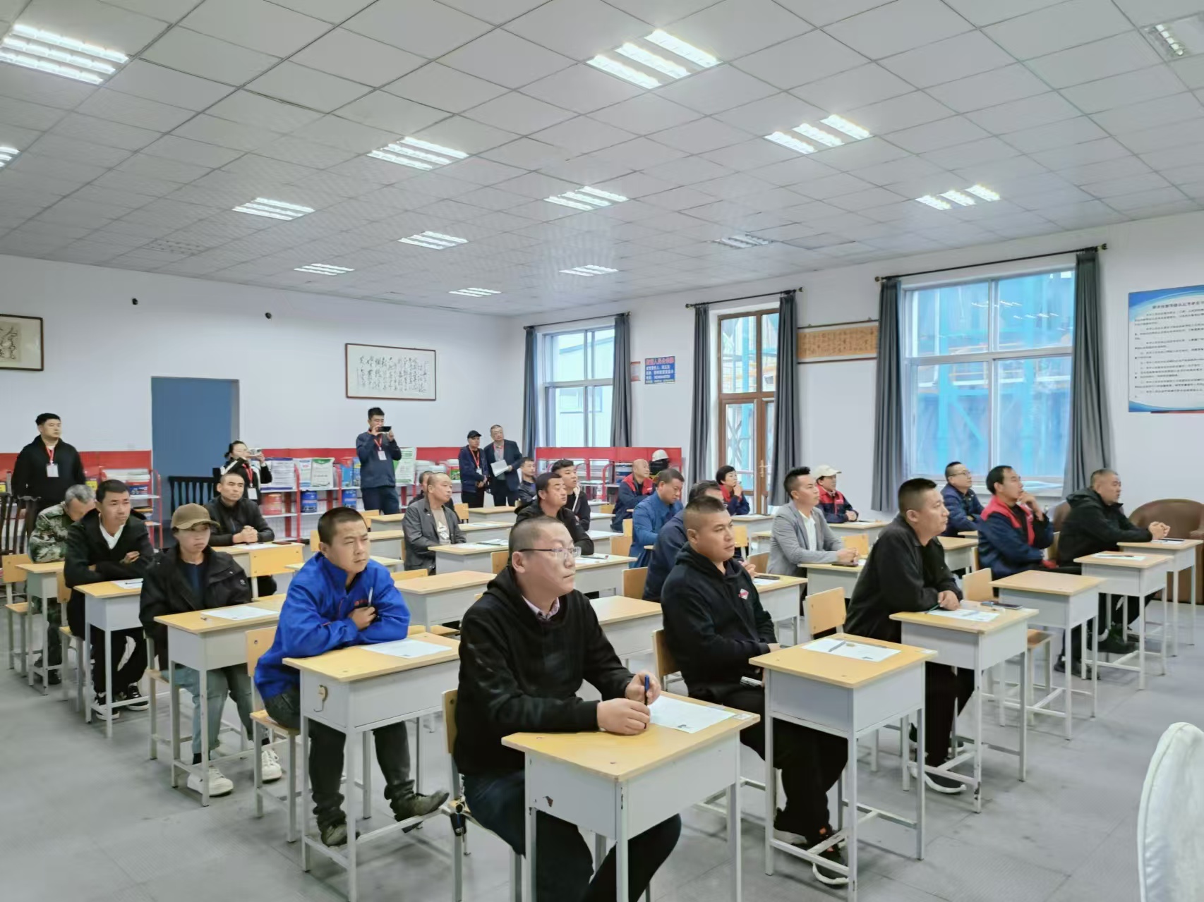 黑龍江省首期職業(yè)技能等級(jí)認(rèn)定（防水工）在民富建材舉辦