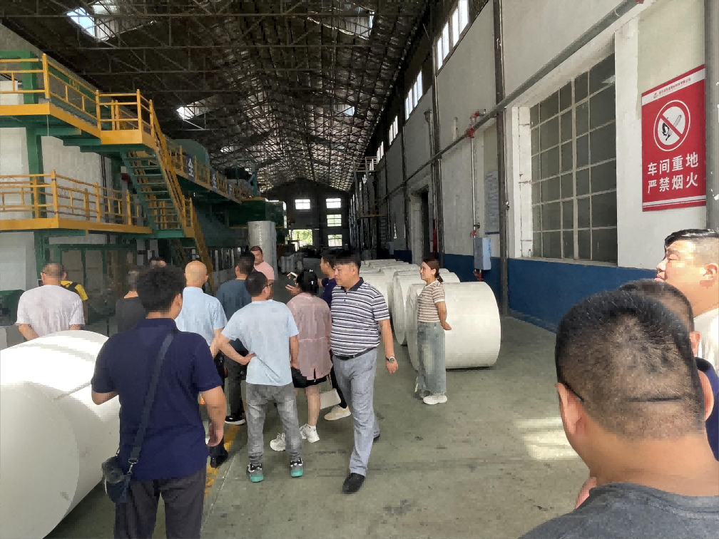 黑龍江省裝修材料行業(yè)協(xié)會(huì)組織工長(zhǎng)參觀考察民富建材