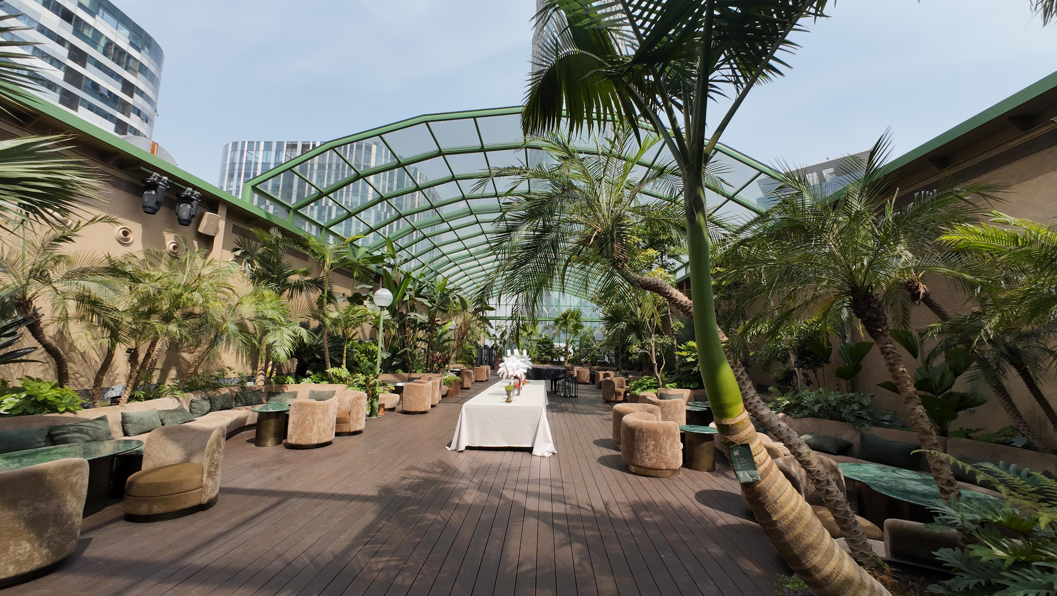 51米×15米超大跨度移动阳光房