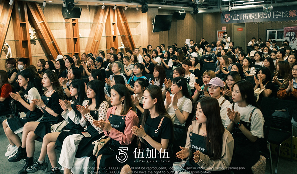 伍加伍校园大型招聘会