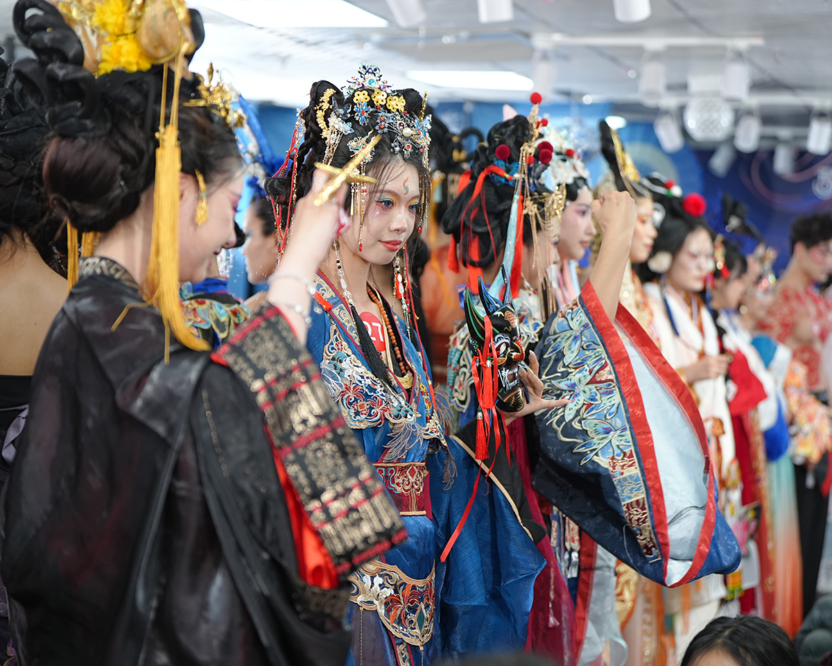 《非遗中国》高级彩妆全能大师班92期学生毕业作品秀