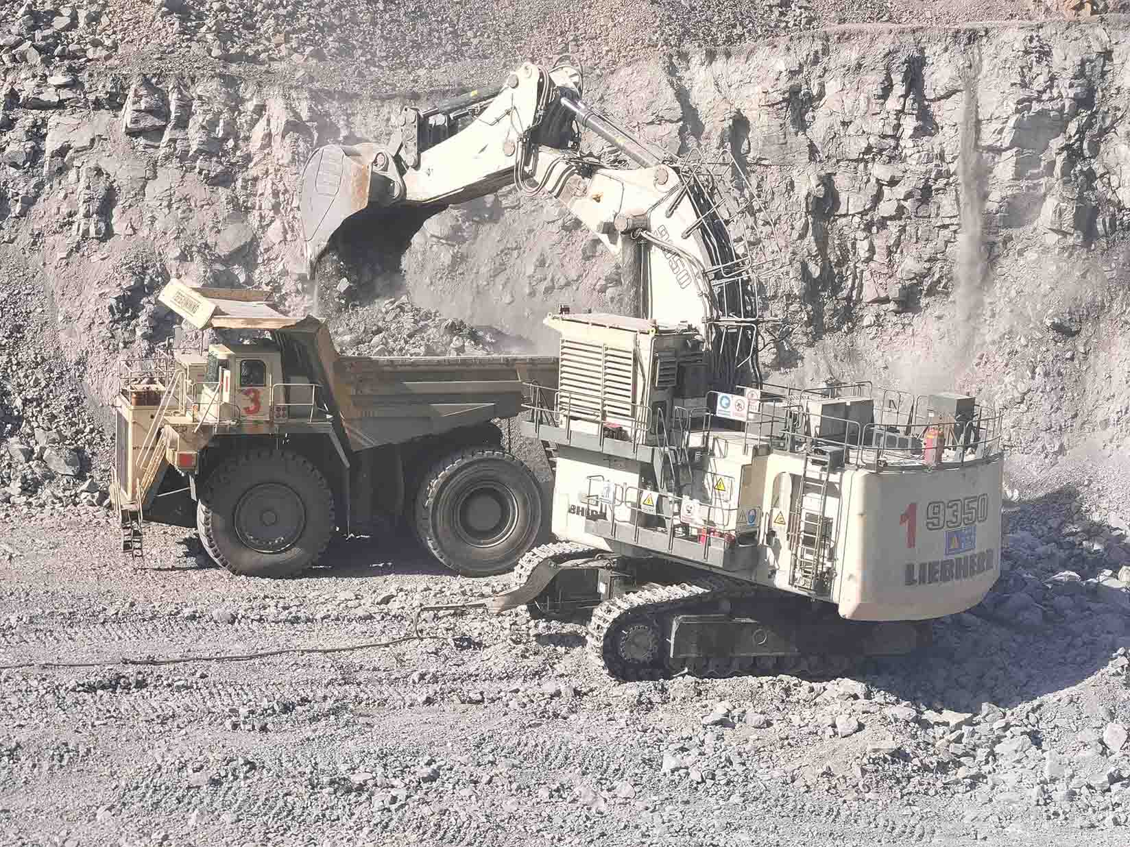 Provides spare parts for shovel and hydraulic excavators in Inner Mongolia iron mine