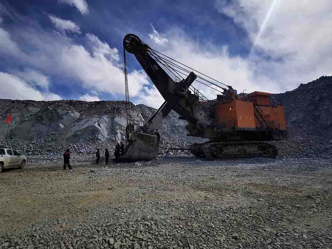 Provides spare parts for shovel in China copper mine