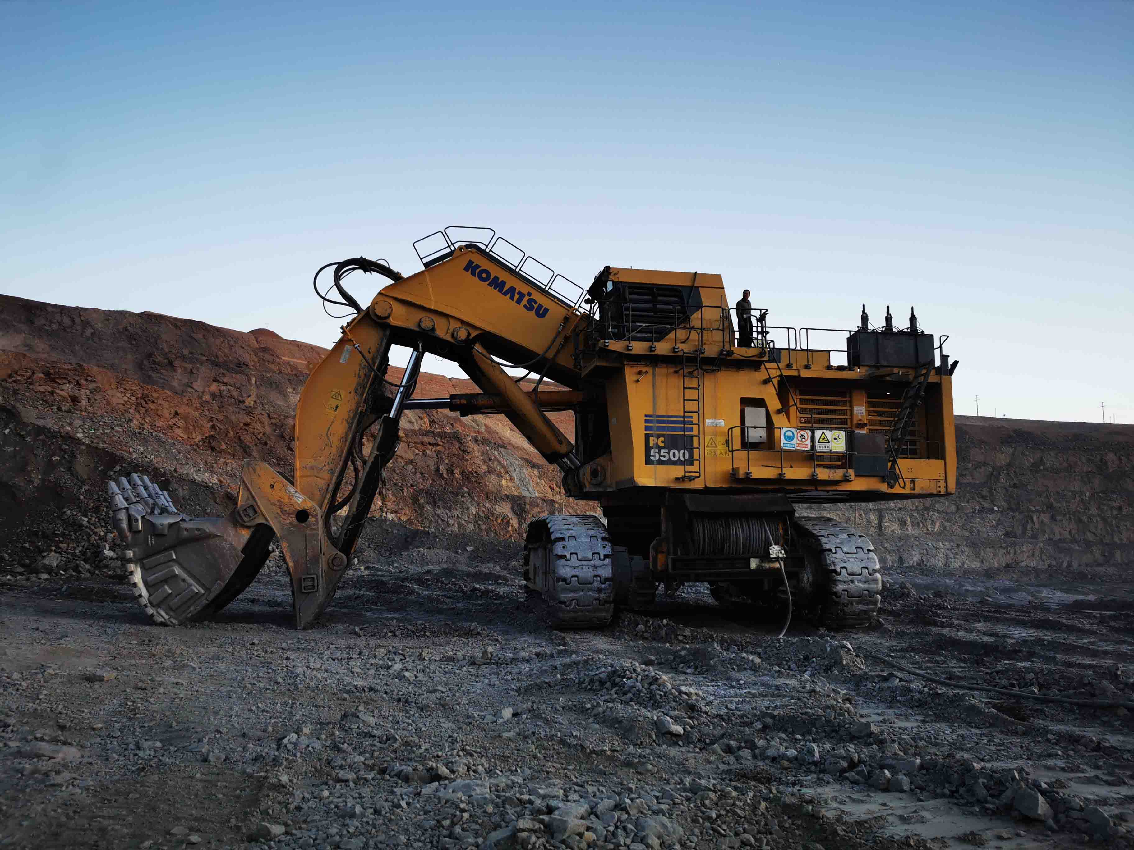 Provides spare parts for shovel and hydraulic excavators in Inner Mongolia iron mine