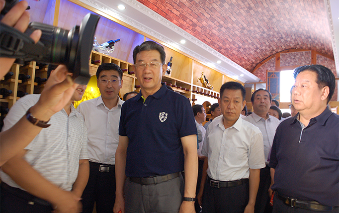 2016年6月23日山西省人大副主任田喜荣莅临山西万里红生物科技有限公司考察指导