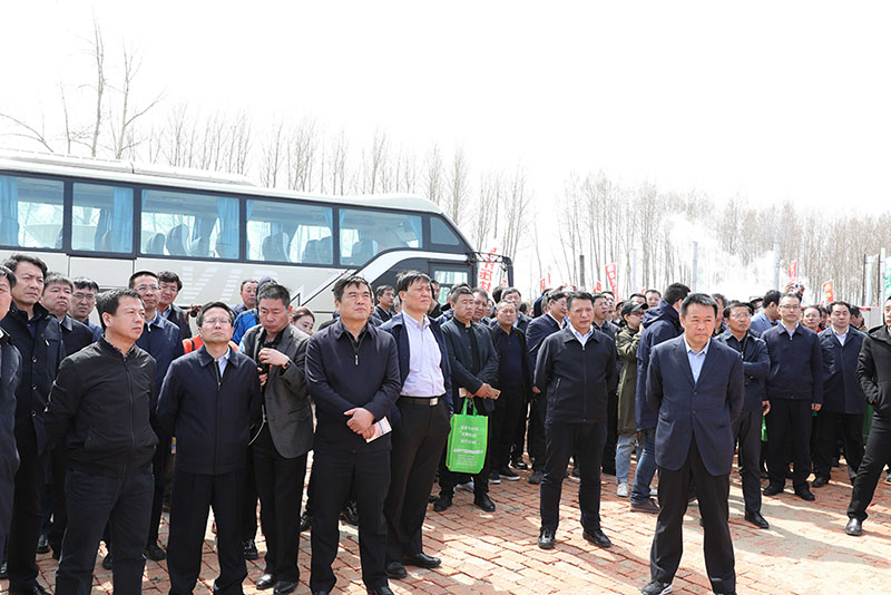 黑龙江省副省长刘忻在肇东现场会上赞扬利民锅炉公司产品