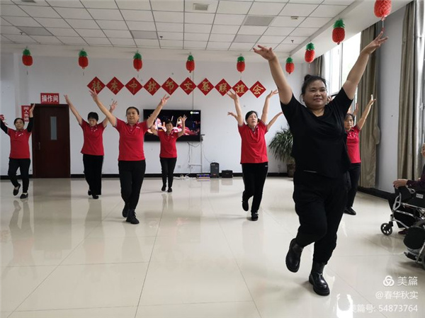 福利院里喜事多，欢歌笑语庆中秋