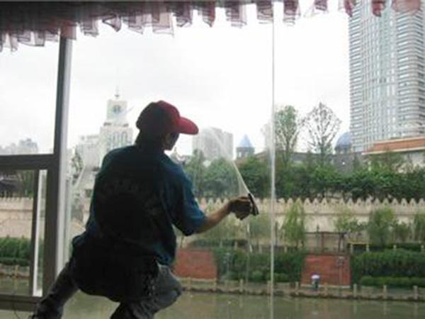 擦玻璃