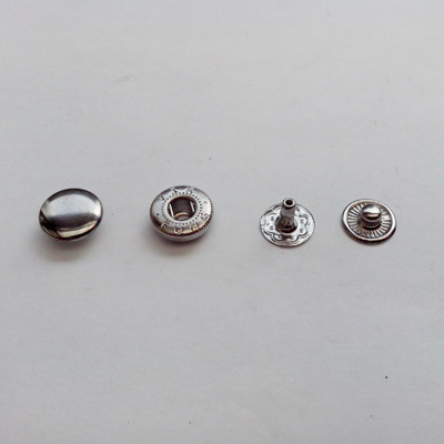 钱夹用四合子母扣