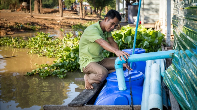 抑制柬埔寨湖泊水質惡化。利用微生物和植物凈化水的裝置