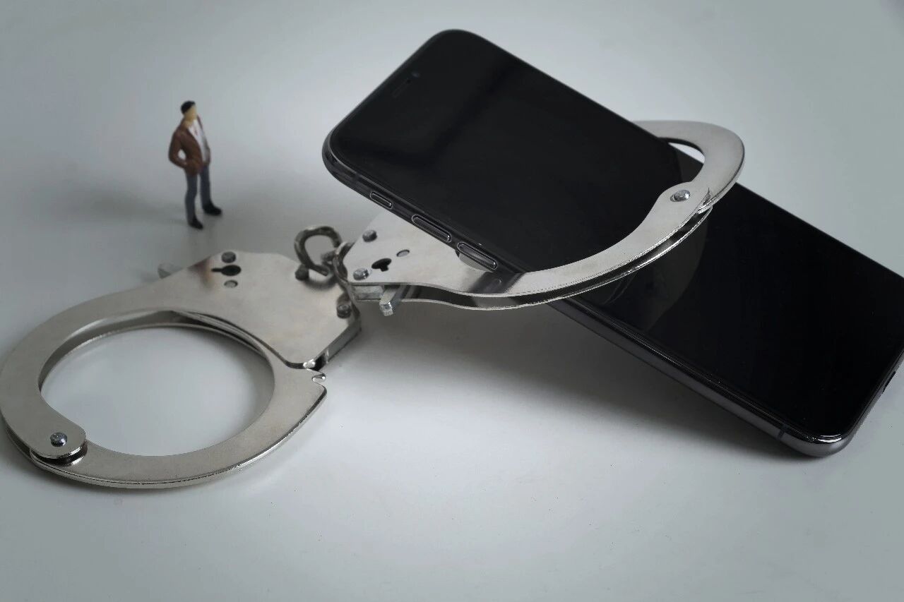 私自记录涉密会议内容,某涉密人员多次微信群泄密被追究刑事责任!