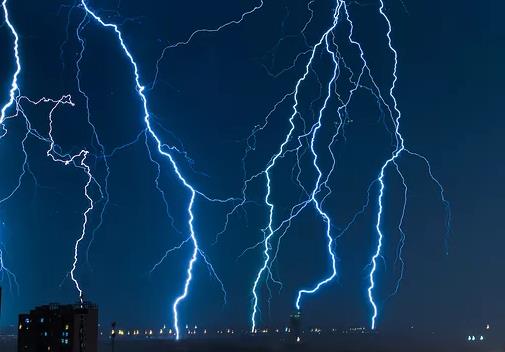 雷电天气多出现在什么时候