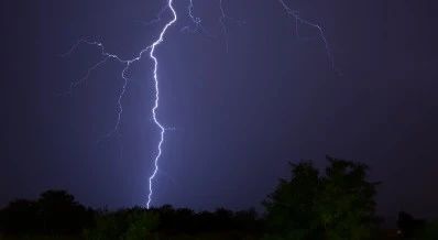 澳洲學校慶典時遭遇雷擊！鴻昇興防雷教你遭遇雷擊如何急救！