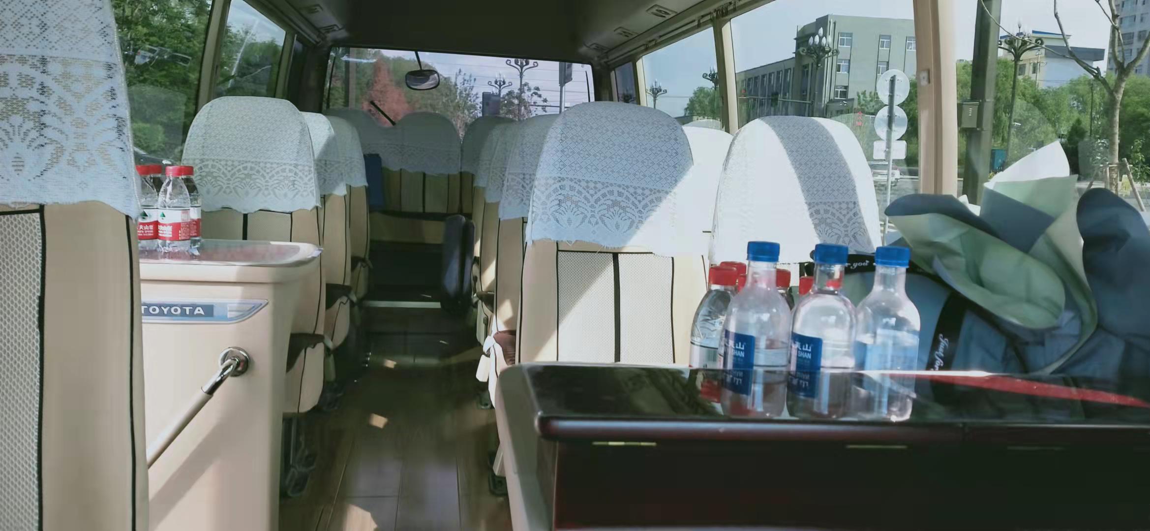 考斯特內飾