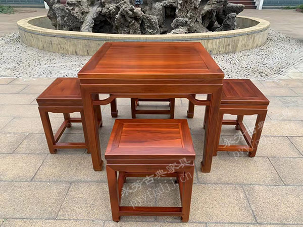 核桃木餐桌椅