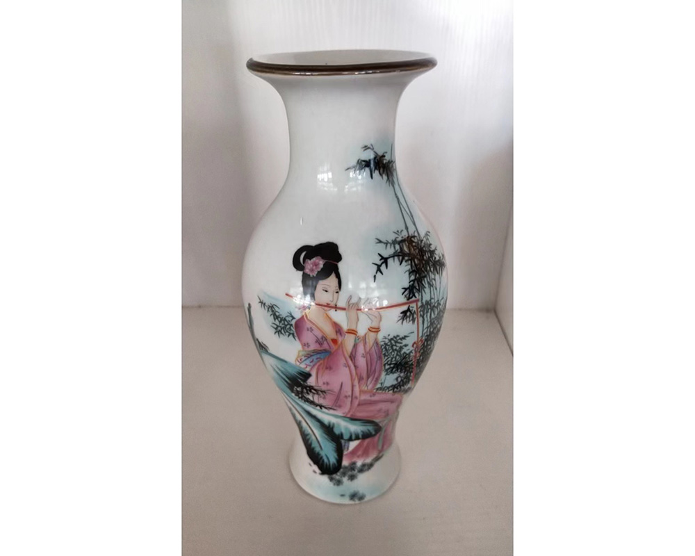 侍女花瓶