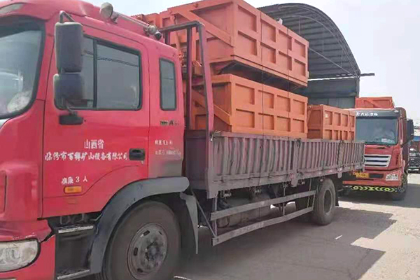 MCC2-6單側曲軌側卸式礦車裝車發貨中