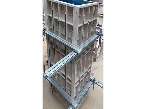 方柱扣