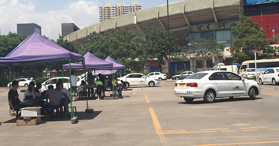 学车练习中如何稳妥的控制刹车