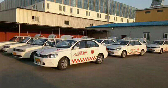 驾校学员上高速学习，民警讲解注意事项