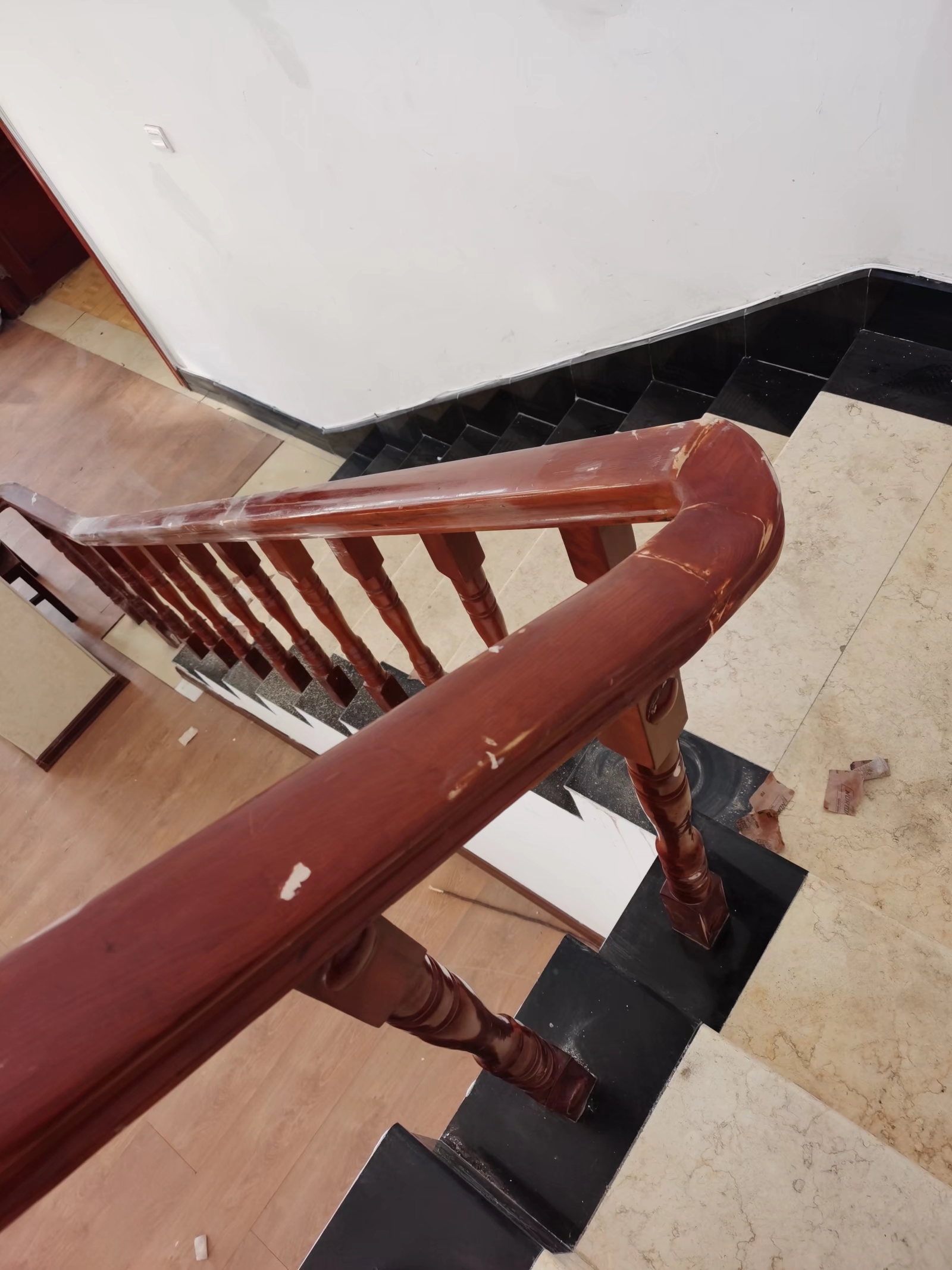 楼体扶手维修后