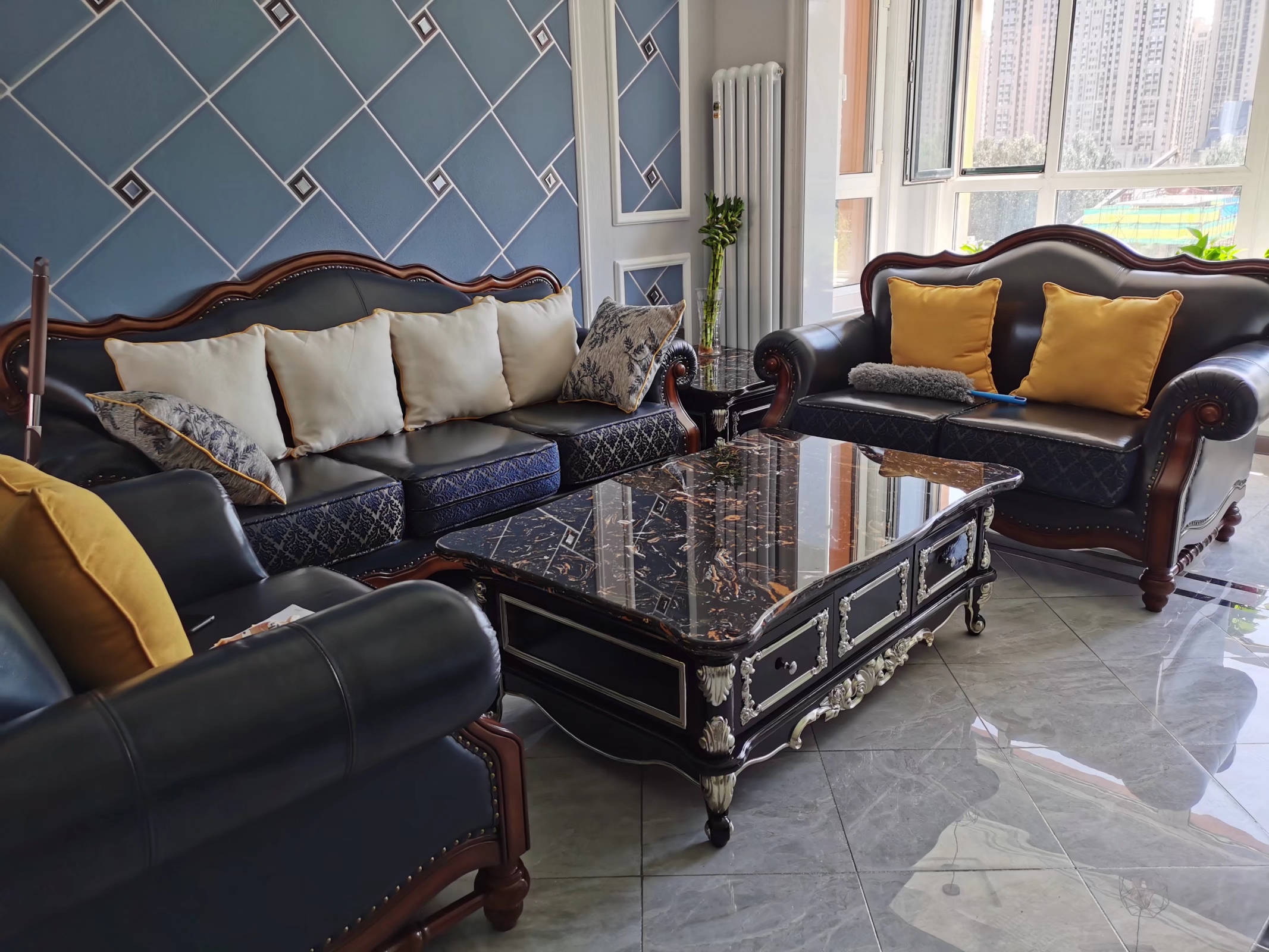 家具贴膜好看又能起到保护作用,但哈尔滨家具美容师劝你:这几种慎贴