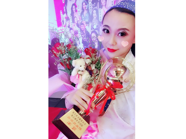 杞朵老师获大赛冠军