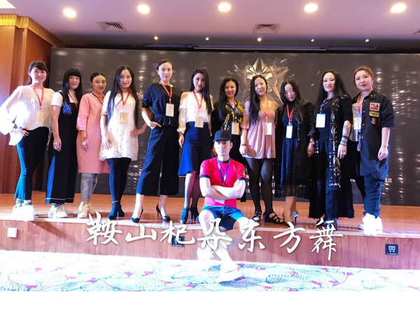 杞朵老师担任大赛评委