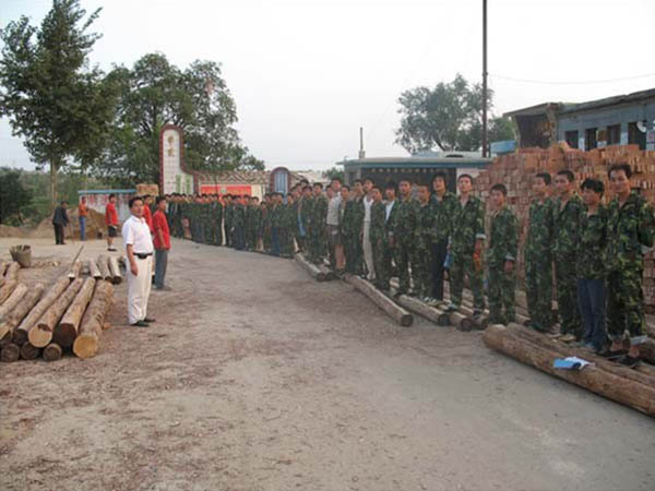 基地李校长在和学员们讲话