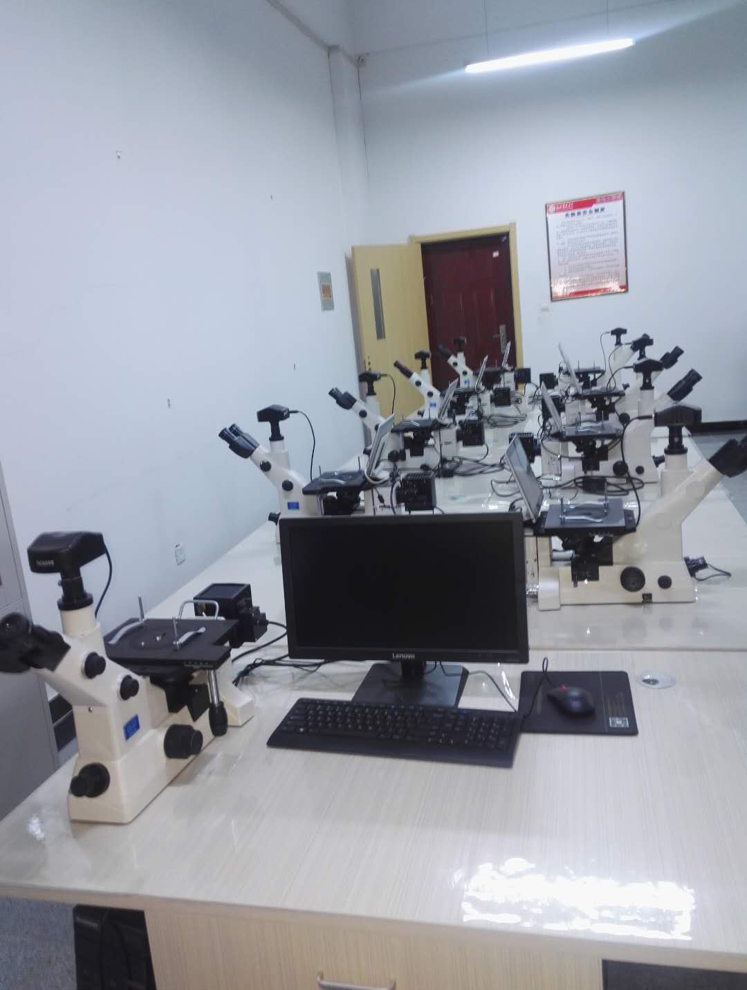 山西能源学院金相显微镜实验室