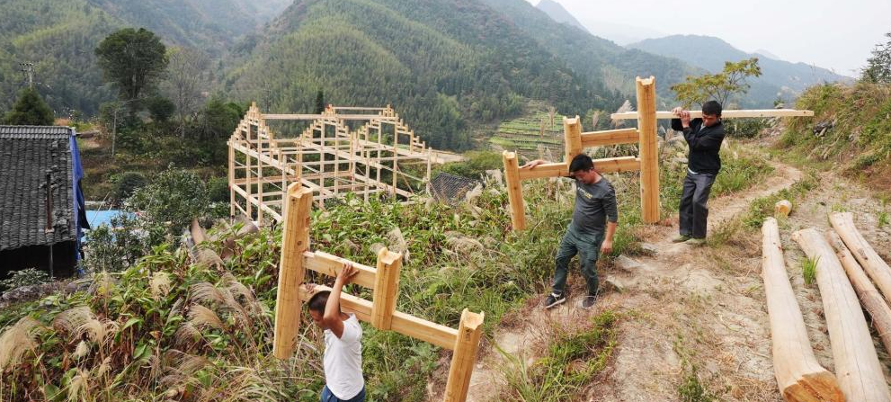 广西桂林：一家建房百家帮忙 瑶族群众齐心协力建新房